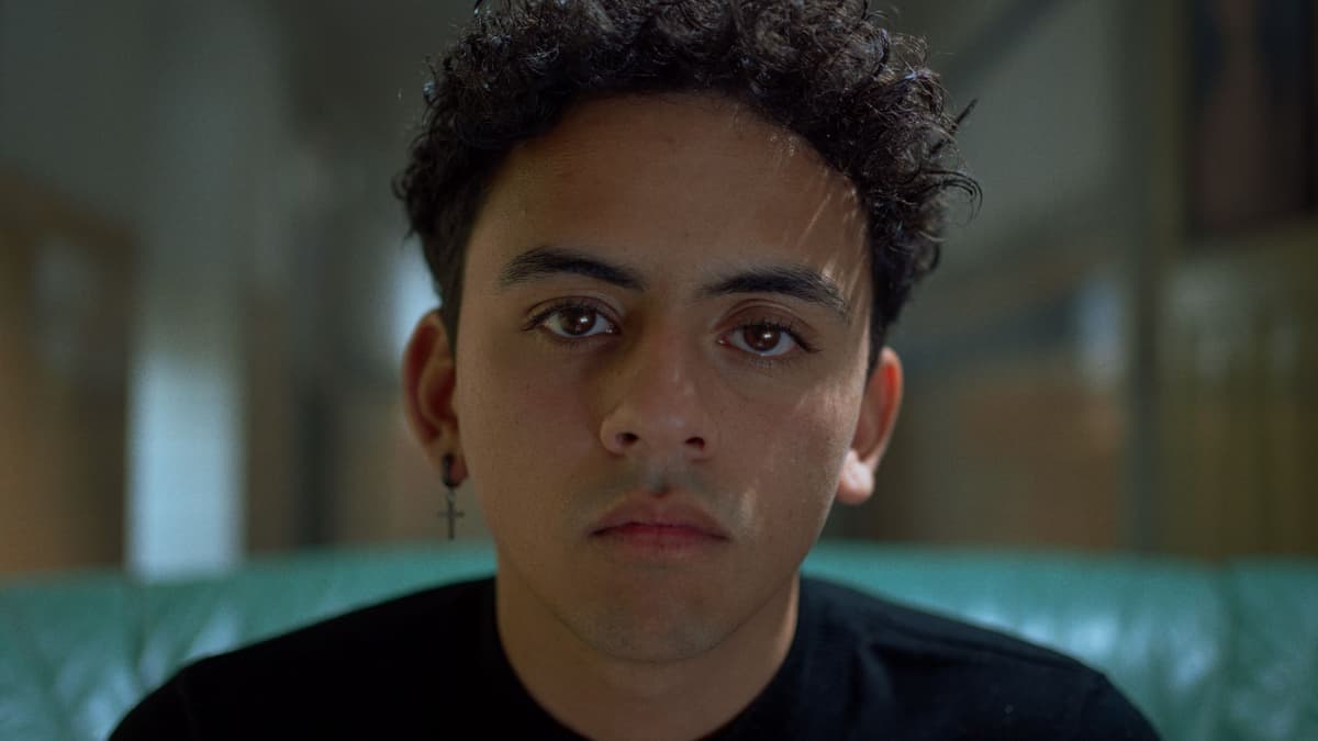 Still from Doodgewoon music video